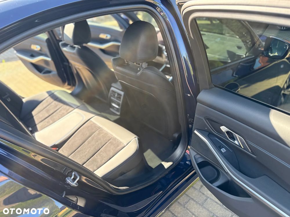 BMW Seria 3 320d xDrive M Sport sport - 23