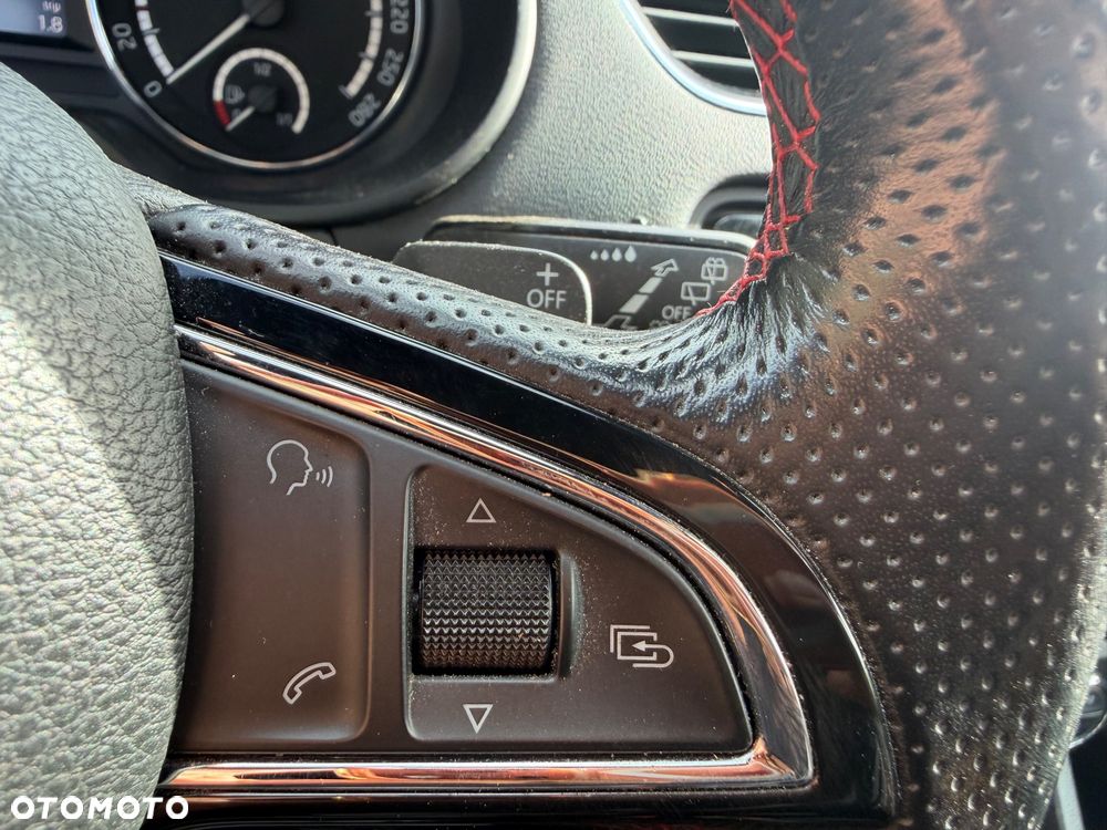 Skoda Octavia 2.0 TDI DSG RS - 18