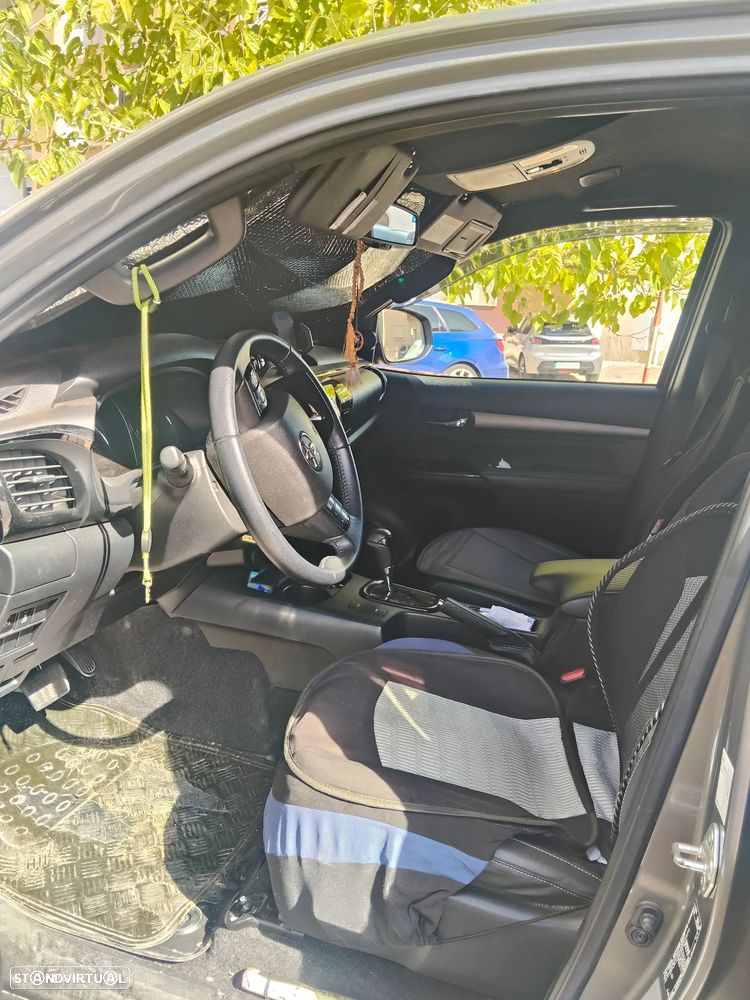Toyota Hilux 2.8 D-4D 4WD Invincible TA - 2