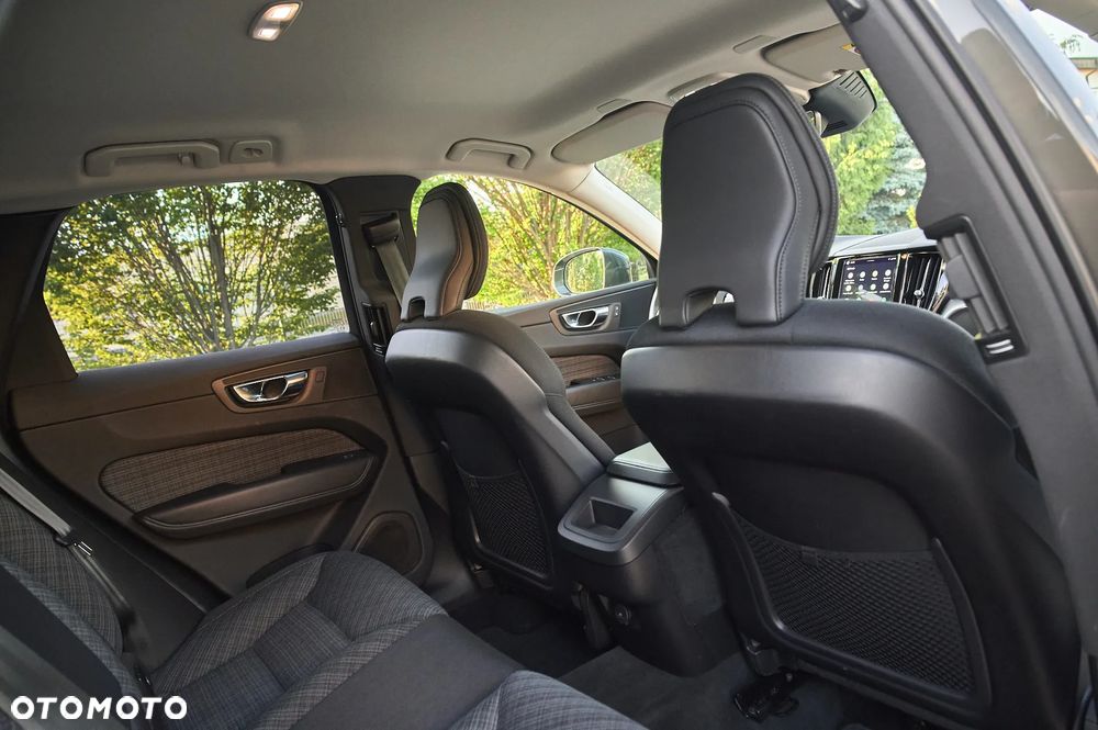 Volvo XC 60 B4 D AWD Momentum Pro - 26