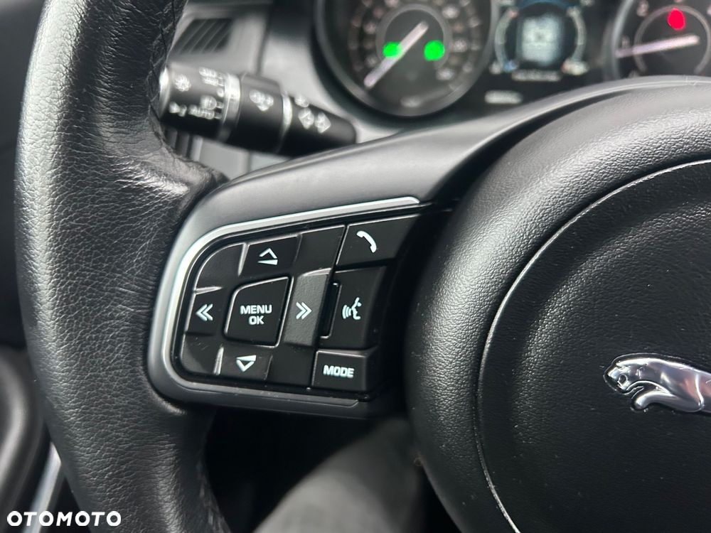 Jaguar E-Pace D150 R-Dynamic - 36