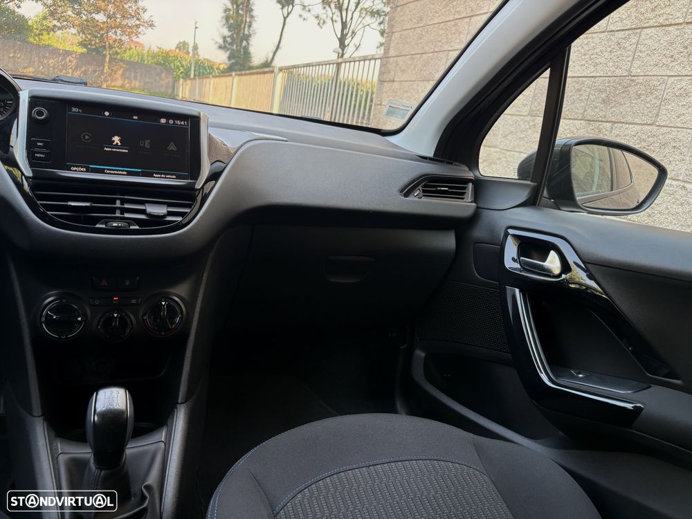 Peugeot 208 1.2 PureTech Signature - 22