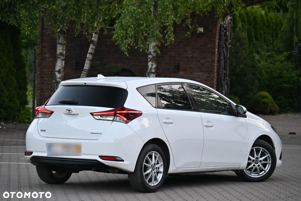 Toyota Auris 1.33 VVT-i Premium + - 17
