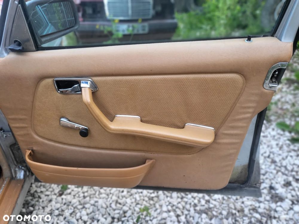 Mercedes-Benz W123 - 13