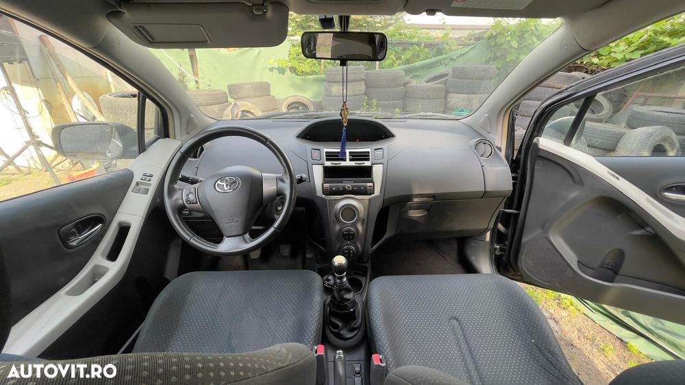 Toyota Yaris 1.3 Terra - 8