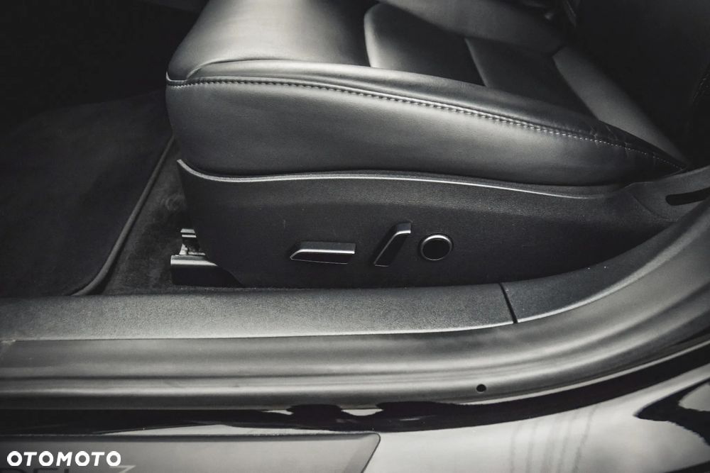 Tesla Model 3 Standard Range Plus - 36