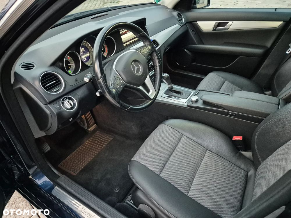 Mercedes-Benz Klasa C 200 T CGI Automatik BlueEFFICIENCY Avantgarde - 17
