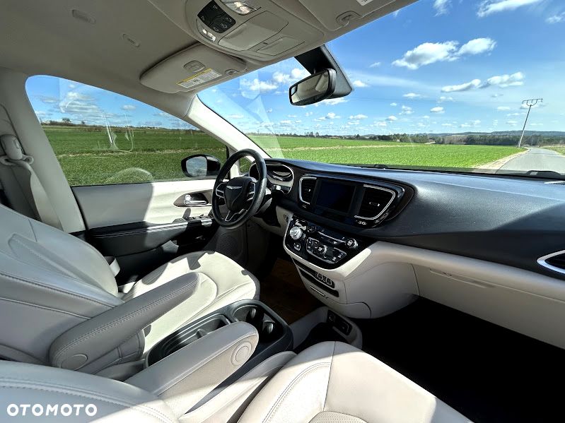 Chrysler Pacifica - 9