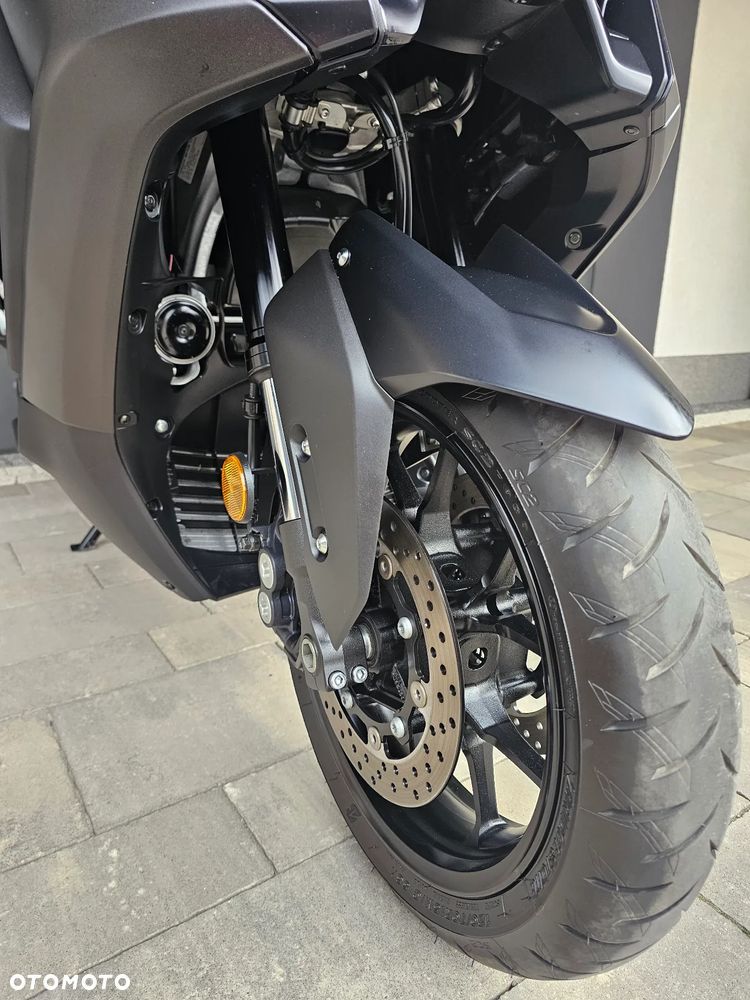 Yamaha Tmax - 15