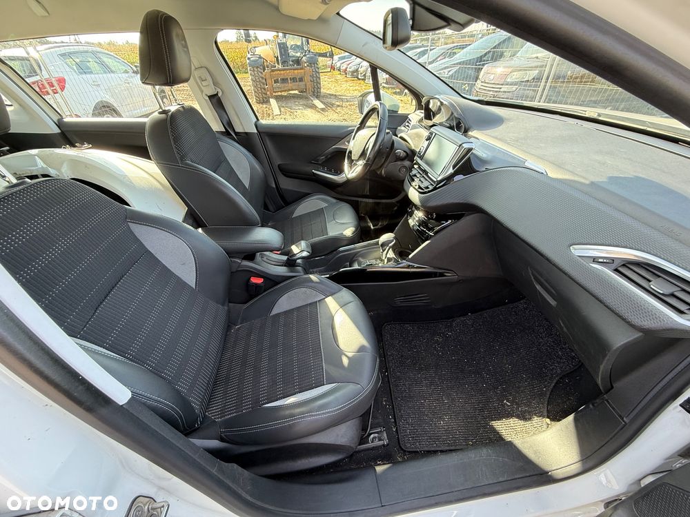 Peugeot 2008 1.2 Pure Tech Allure S&S EAT6 - 10