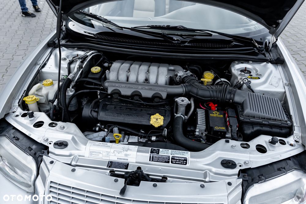 Chrysler Stratus - 36