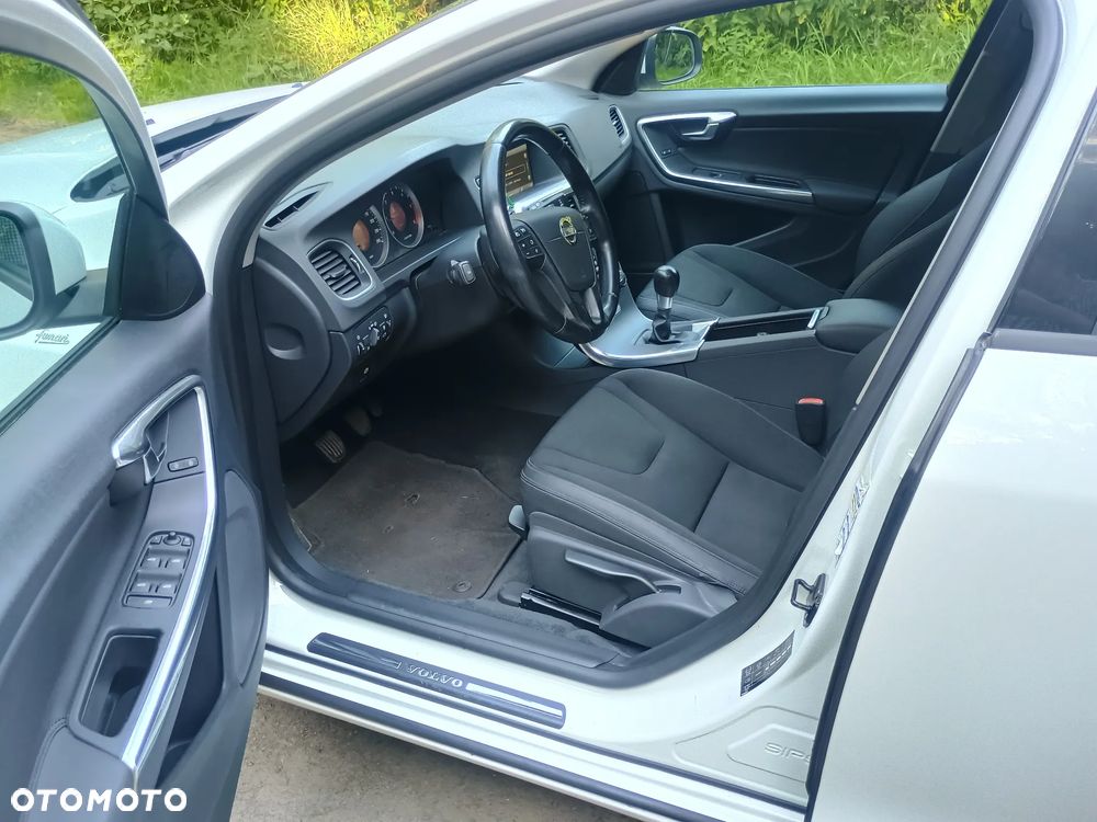 Volvo V60 D2 Kinetic - 19