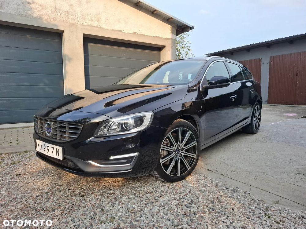 Volvo V60 D6 AWD Plug-in Hybrid R-Design Momentum - 7