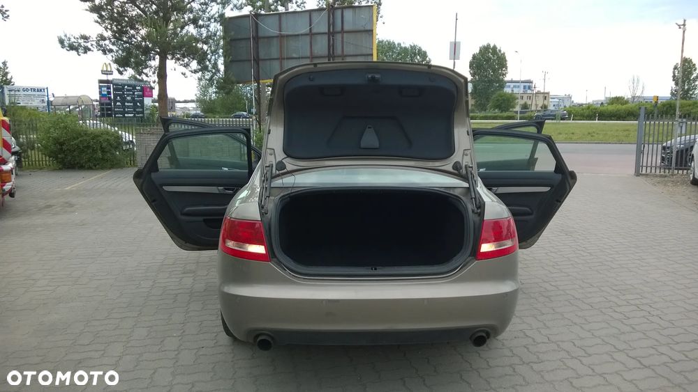 Audi A6 Limousine 2.4 - 18