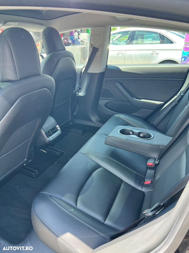 Tesla Model 3 - 9
