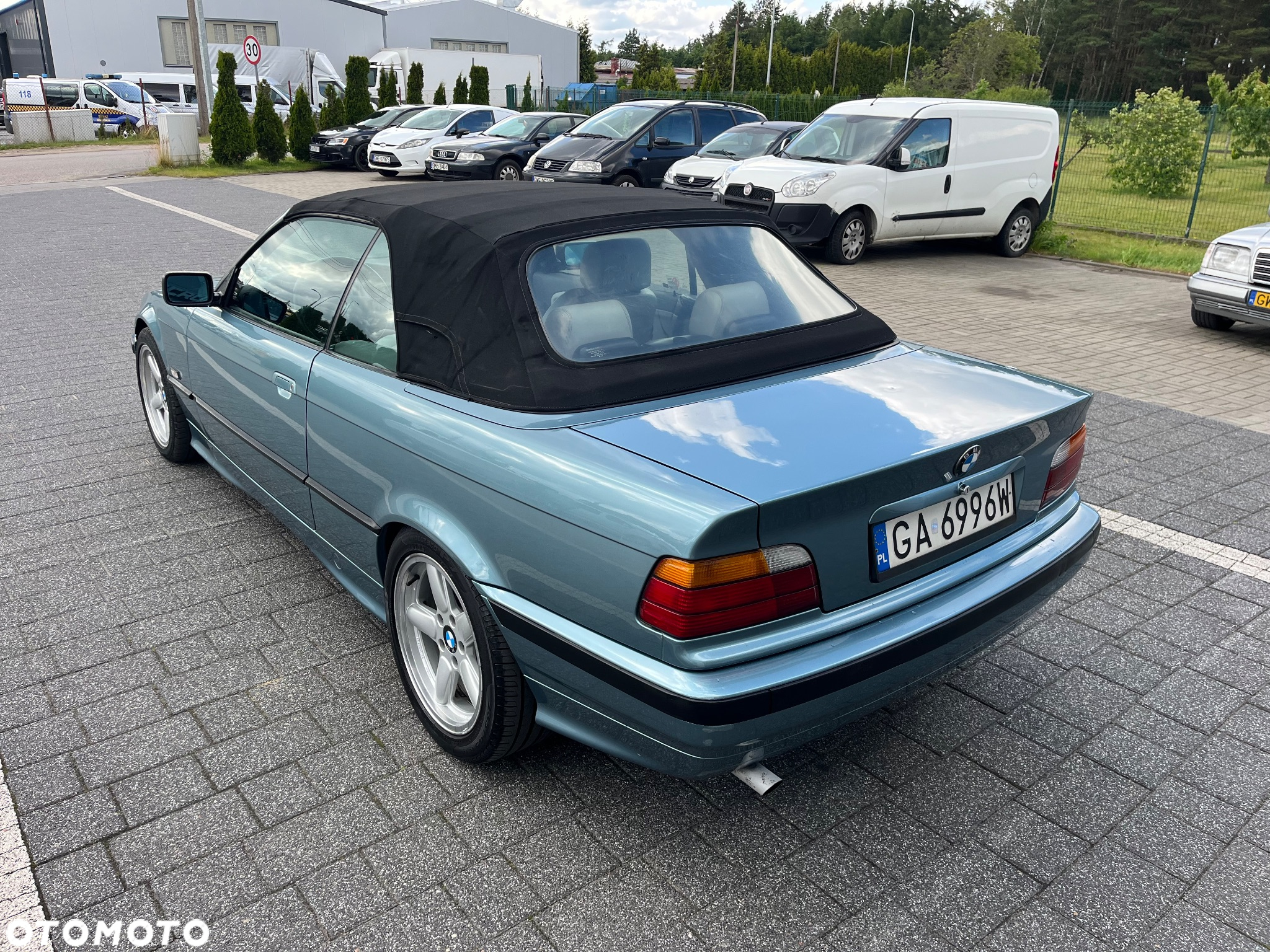 BMW Seria 3 318i Cabriolet - 20