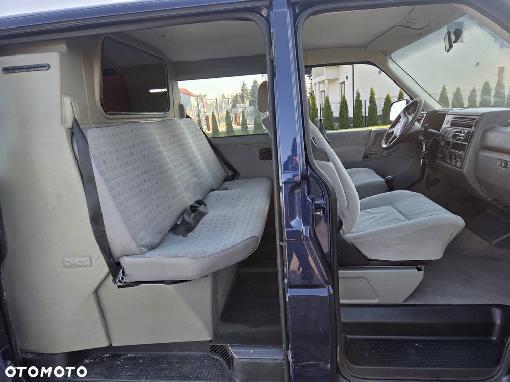 Volkswagen T4 2.5TDI 102KM LONG ORYGINAŁ PRZEBIEG ZADBANY DUBEL KABINA - 6