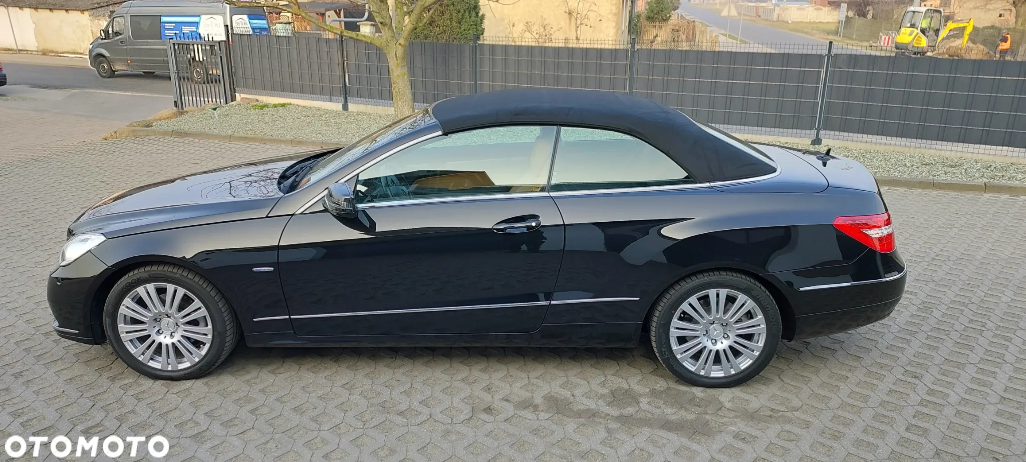 Mercedes-Benz Klasa E 200 CGI Cabrio BlueEFFICIENCY Automatik Avantgarde - 18