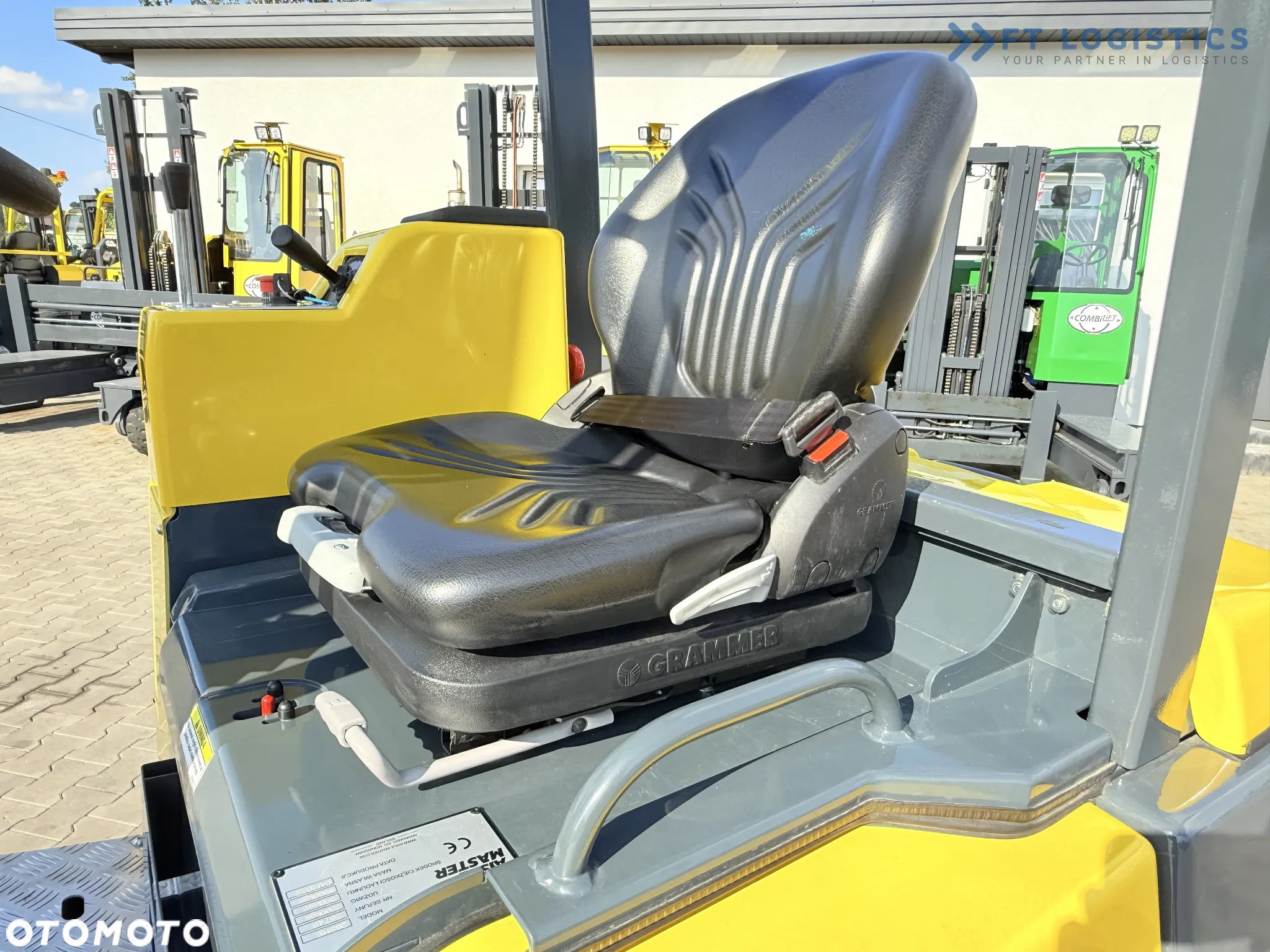Combilift AISLE MASTER 20SHE / PRZEGUBOWY WÓZEK WIDŁOWY / TRIPLEX 8500MM / ELEKTRYCZNY / WOLNY SKOK / PRZESUW WIDEŁ / NOWE OPONY / JEDYNE 1176H / STAN IDEALNY / Szeroka oferta wózków czterokierunkowych i bocznych, dopasowanych do różnorodnych potrzeb i zastosowań - 19