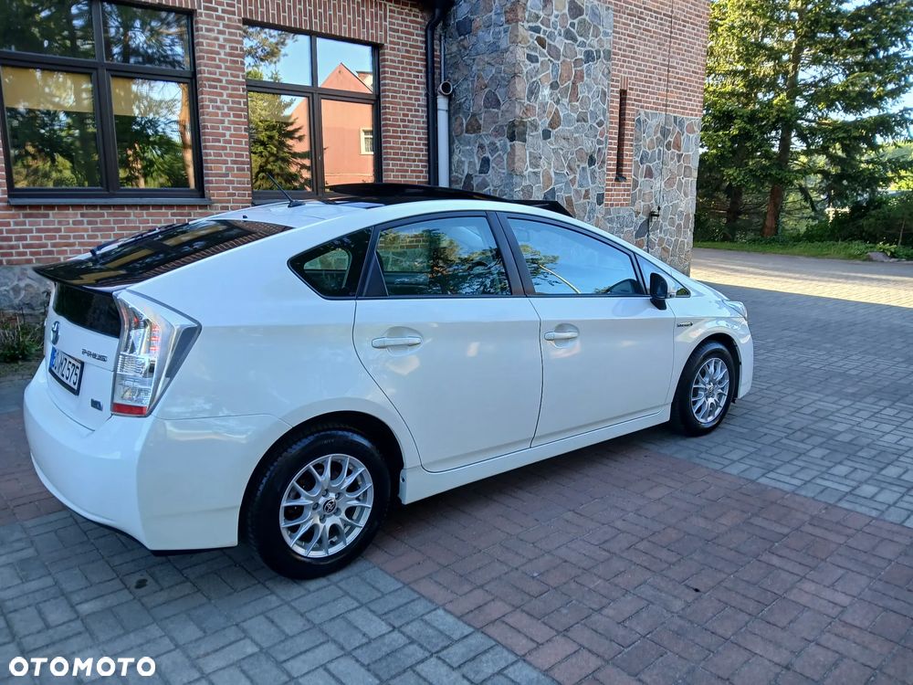 Toyota Prius (Hybrid) Executive - 5