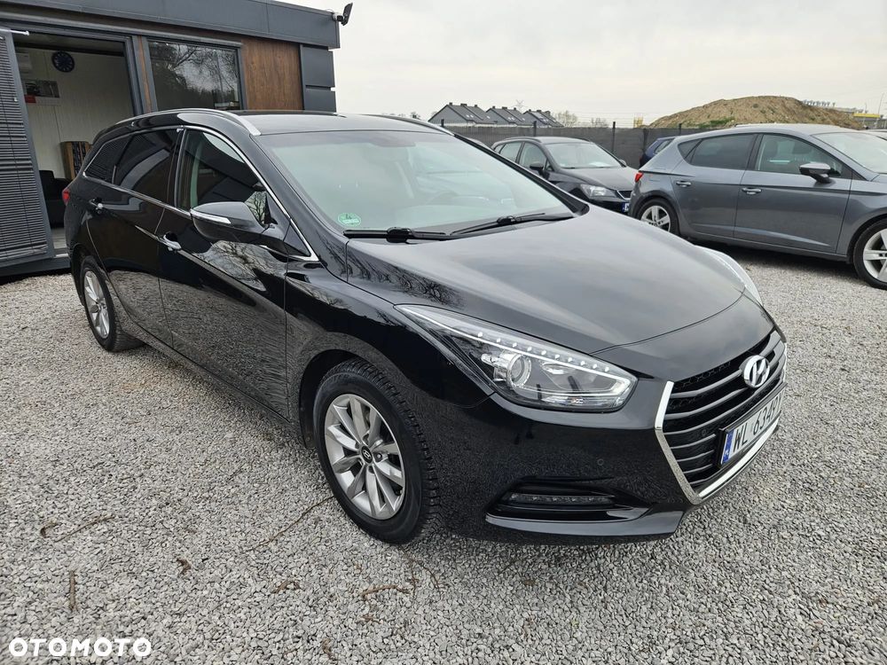 Hyundai i40 Kombi blue 1.6 Trend - 11