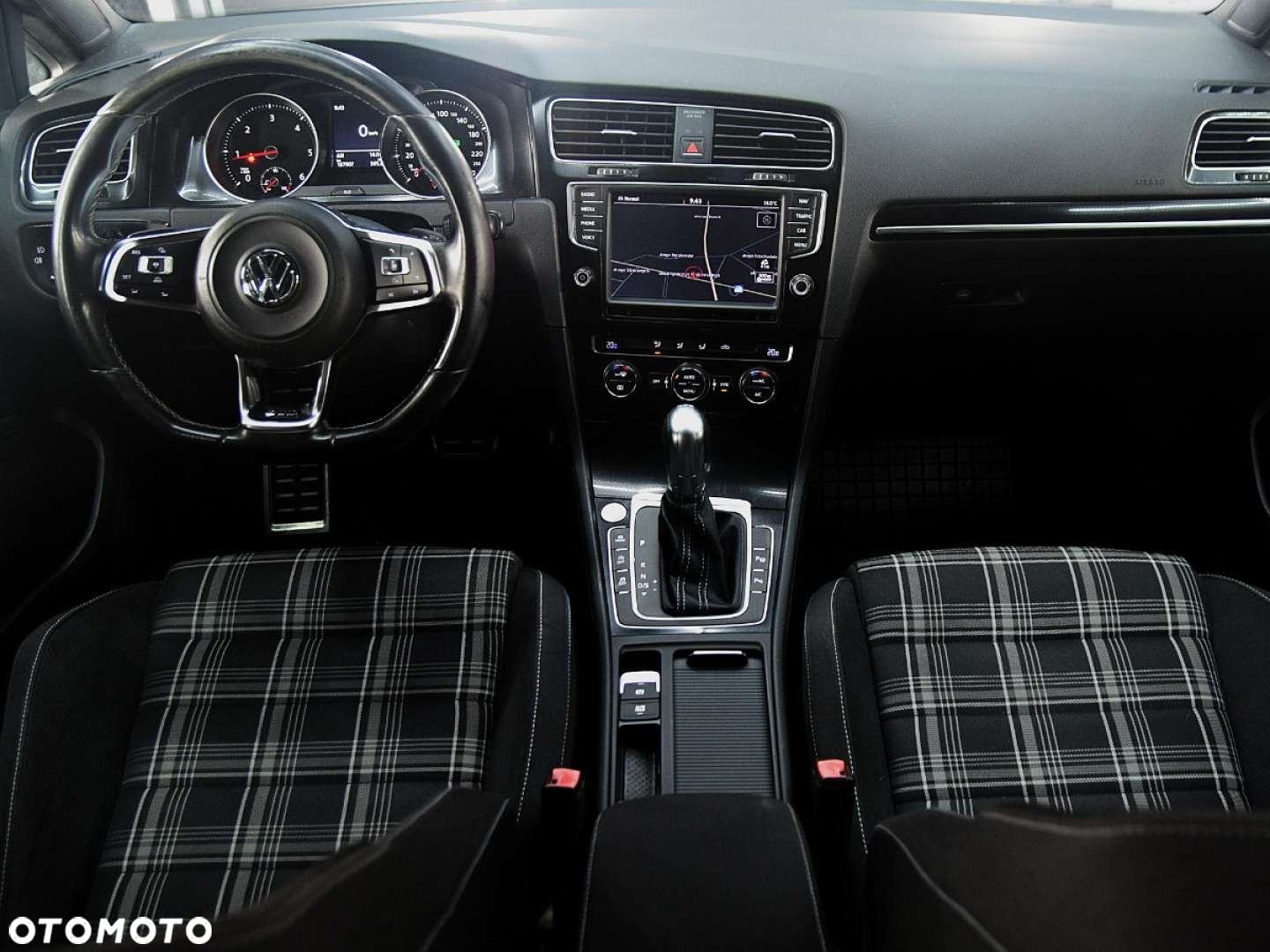 Volkswagen Golf - 6