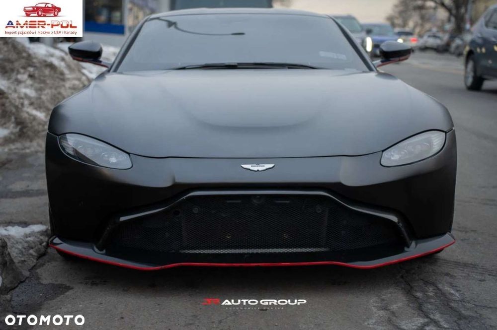 Aston Martin Vantage - 1