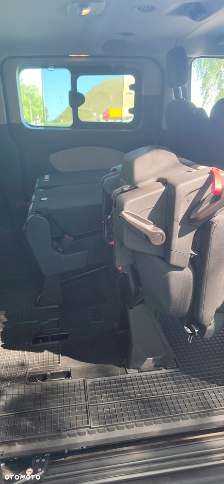 Ford Tourneo Custom - 29