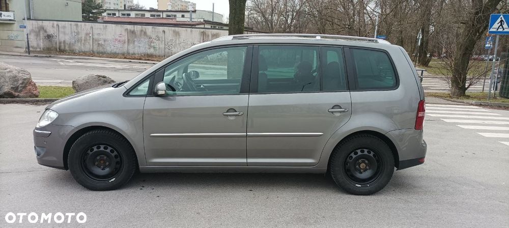 Volkswagen Touran 2.0 TDI DPF DSG Highline - 8