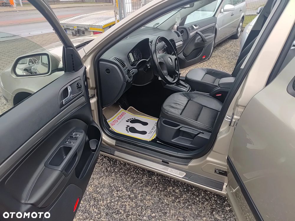 Skoda Octavia 2.0 TDI Ambiente DSG - 13