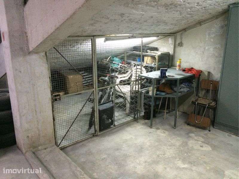Lugar de garagem com arrumos fechado (perto do ISMAI) - Grande imagem: 2/2