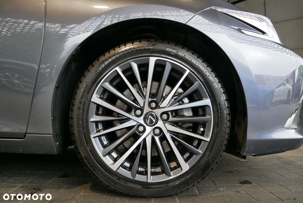 Lexus ES 300h Prestige - 36