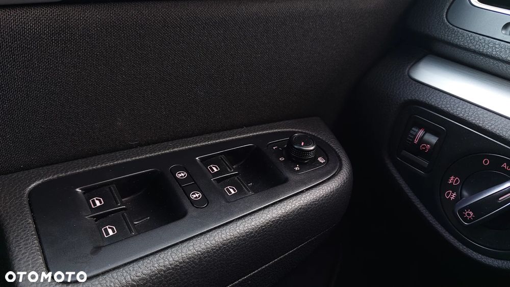 Volkswagen Sharan 2.0 TDI 4MOTION Highline - 25