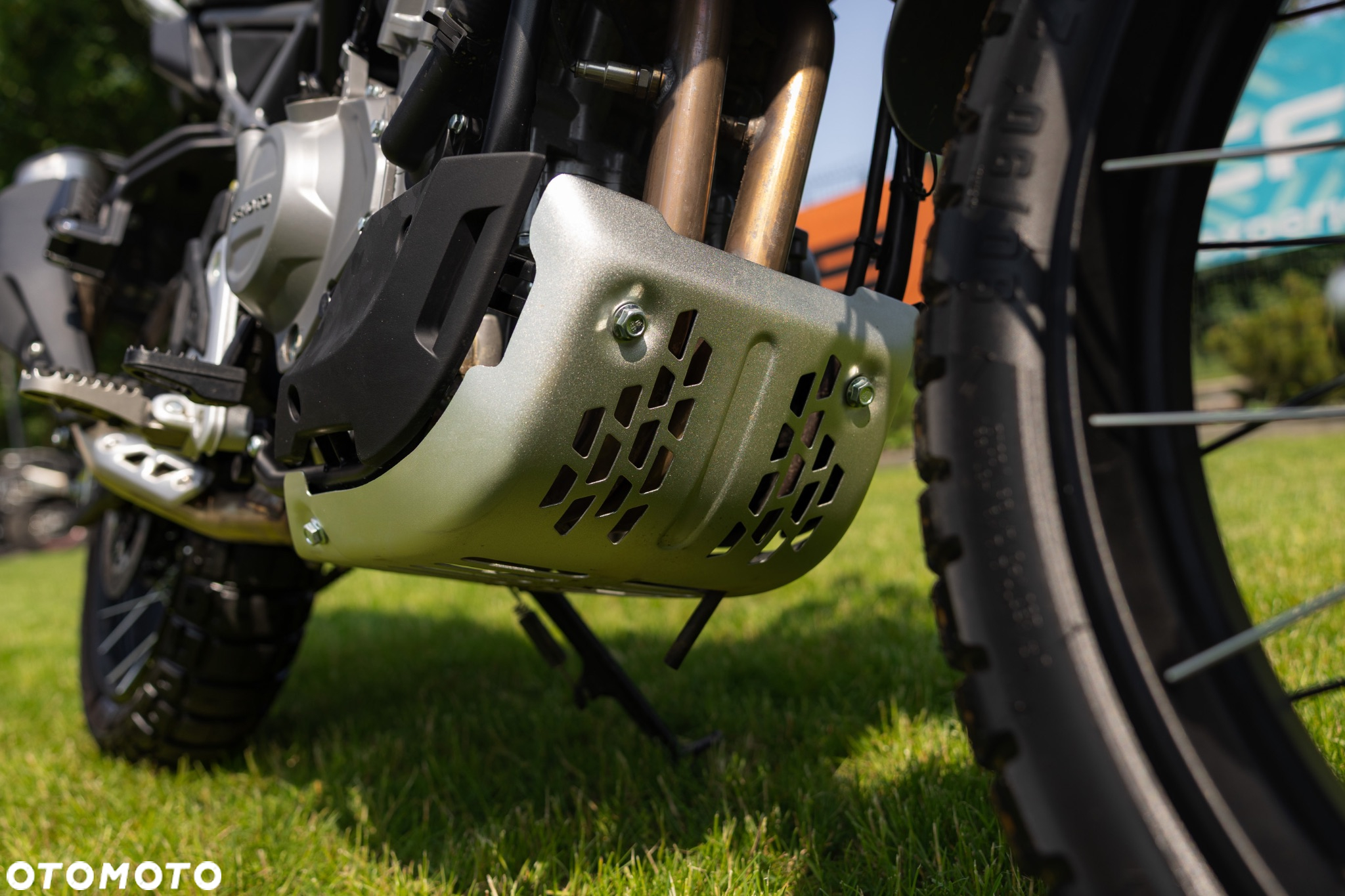 CFMoto MT - 9
