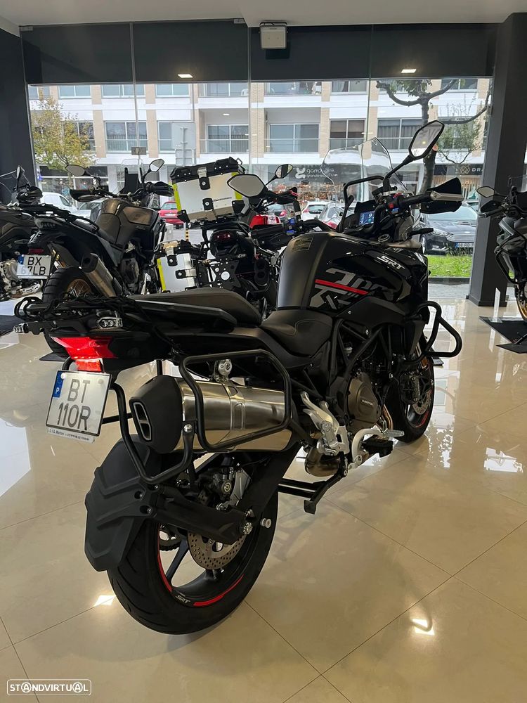 QJ Motor SRT 700 ON ROAD - 8