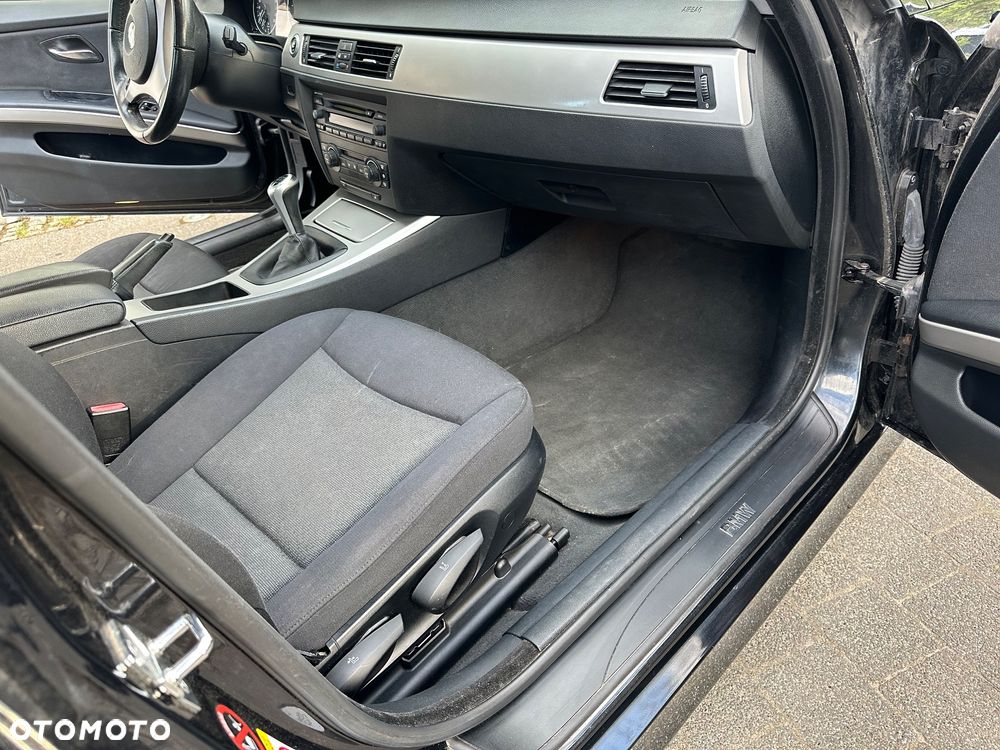 BMW Seria 3 320d - 27