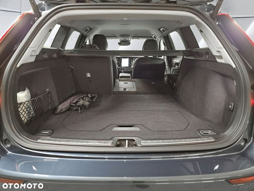 Volvo V60 B4 B Plus Dark - 12