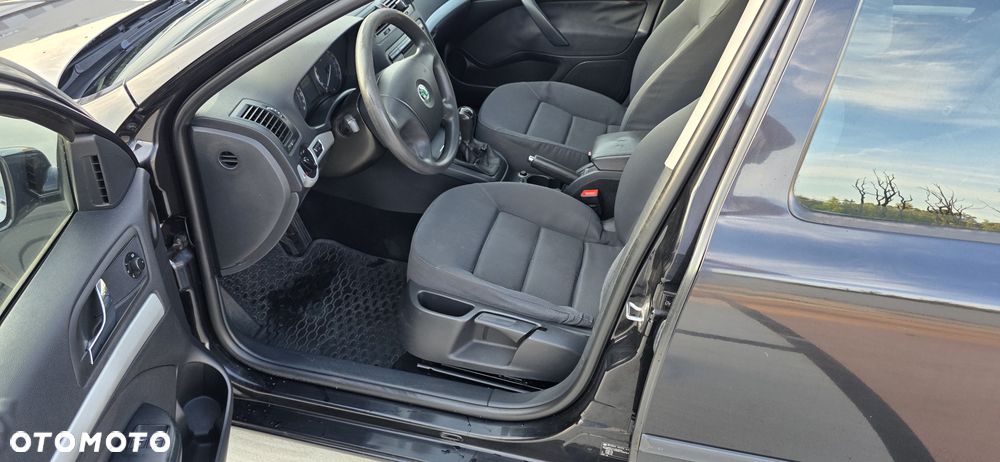 Skoda Octavia 1.6 Combi Ambiente - 9