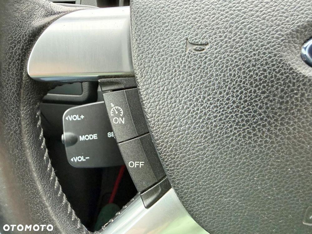 Ford Kuga 2.0 TDCi 2x4 Titanium - 28