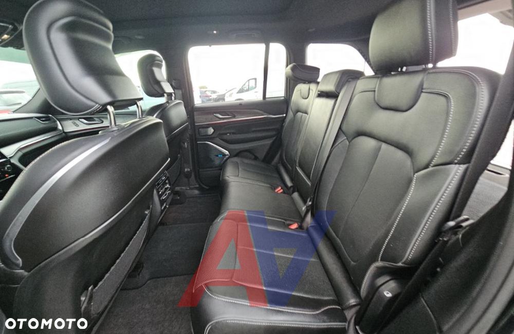 Jeep Grand Cherokee - 17