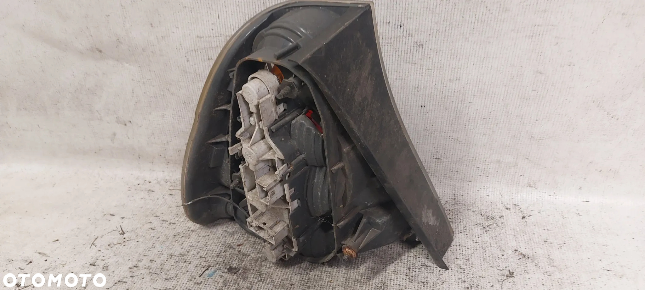 .  TYL TYLNA LAMPA PRAWA BMW E46 COMPACT - 3