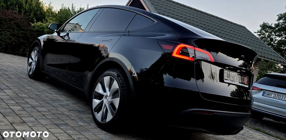 Tesla Model Y Long Range Dual Motor AWD - 19
