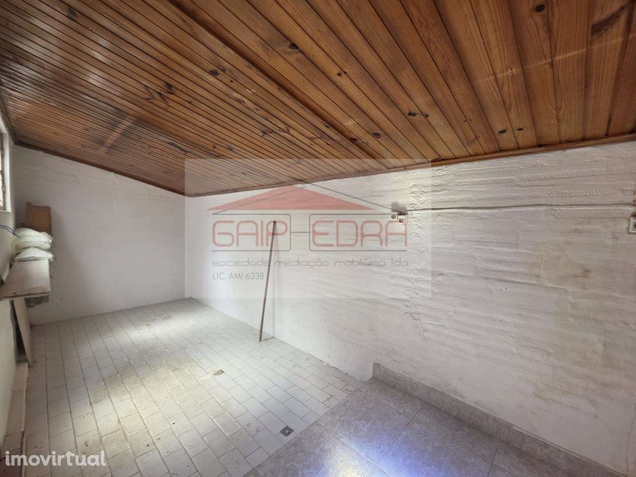 Pequena casa térrea estado novo com terreno Vilar Paraíso - Grande imagem: 4/28