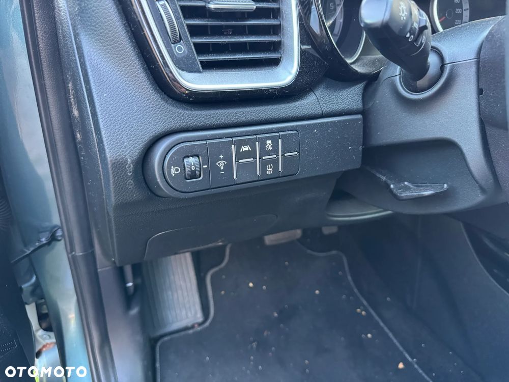 Kia Ceed 1.6 CRDi (48V Mild-Hybrid) DCT7 Vision - 14