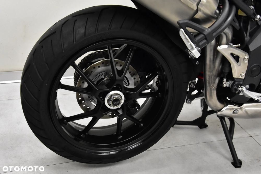 Triumph Speed Triple - 32