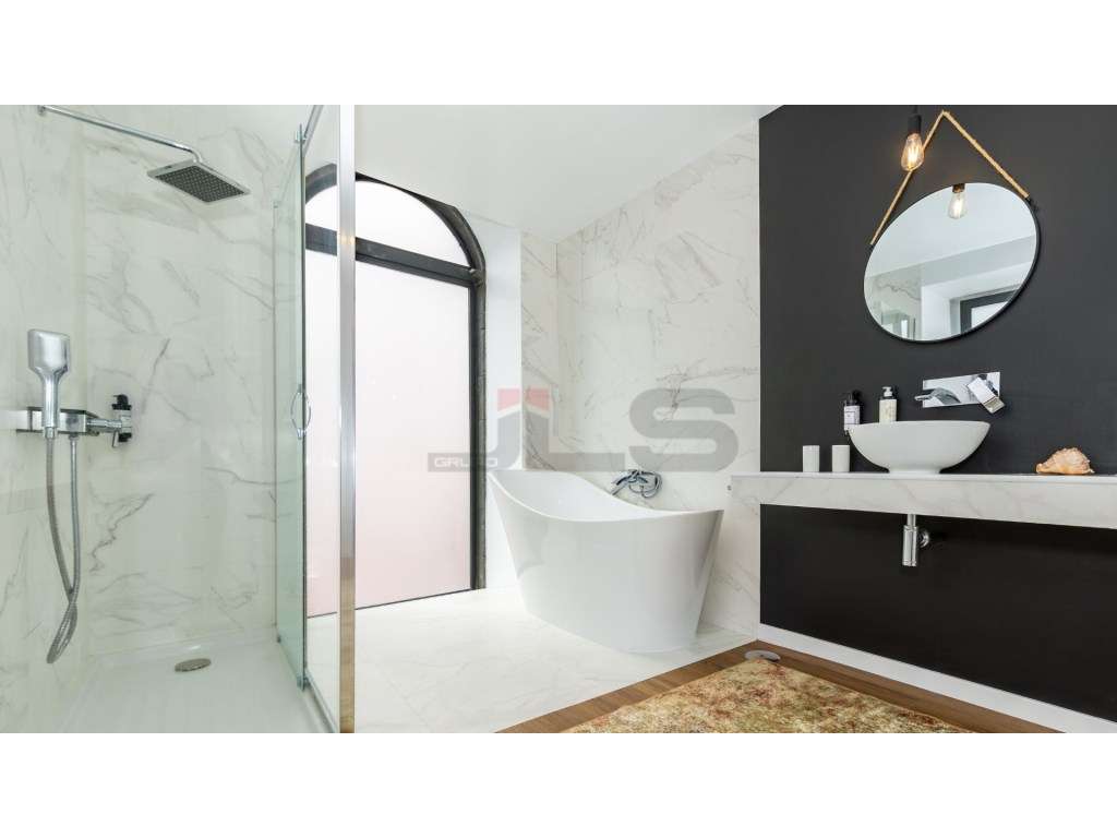 Moradia V4 com Apartamento T1 Anexo, Totalmente Remodelada - Centro... - Grande imagem: 2/58