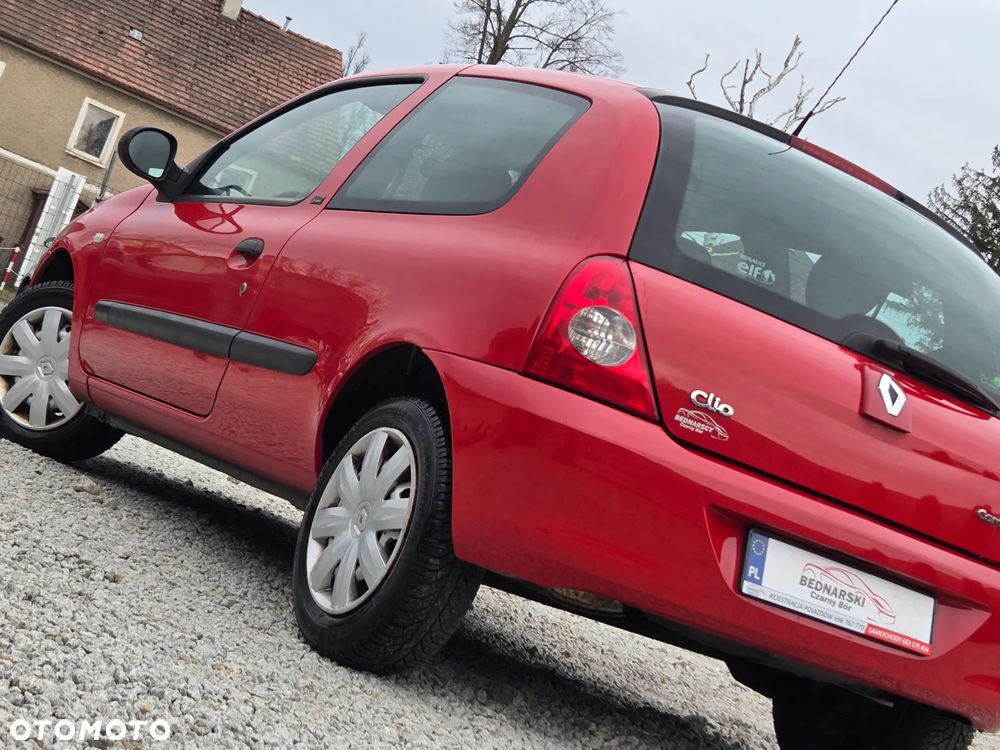 Renault Clio 1.2 16V 75 Expression - 13