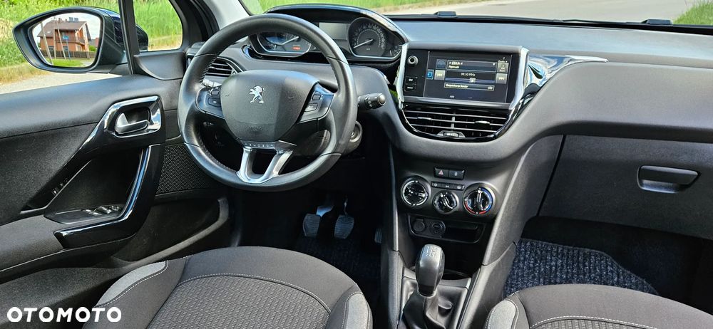 Peugeot 208 - 17
