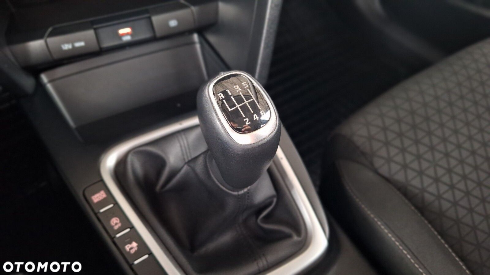 Kia Ceed - 28