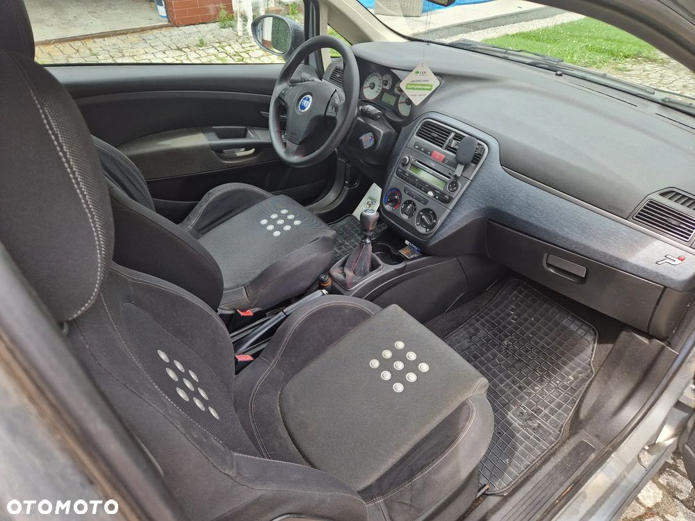 Fiat Grande Punto - 10